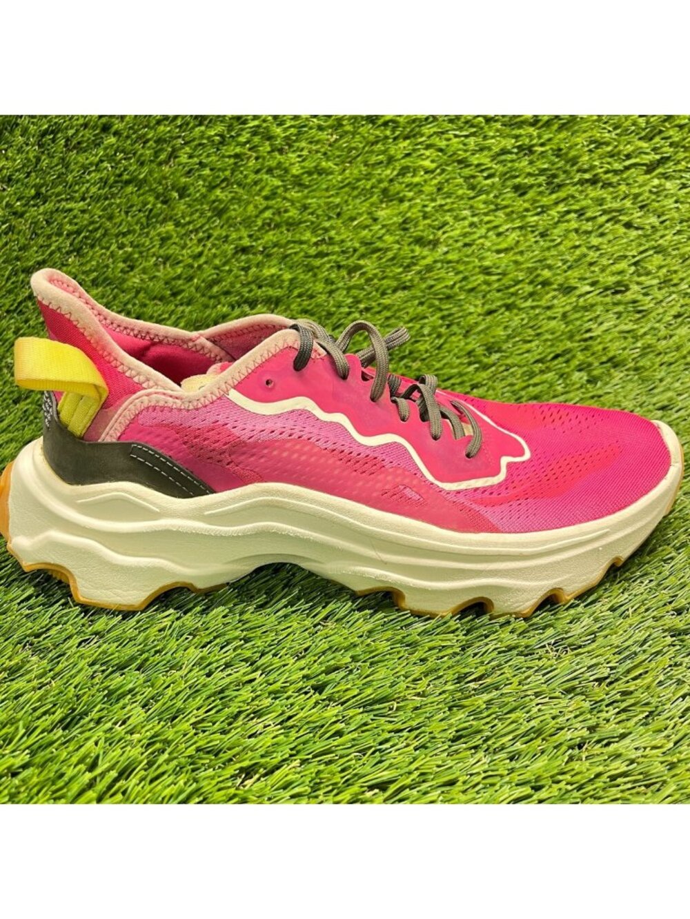 Sorel Kinetic Breakthru Day Womens Size 10 Pink Athletic Running Shoes Sneakers